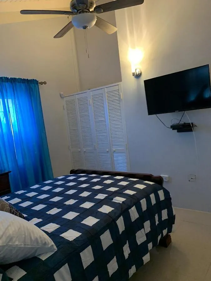 Paradise Villa Shared Onsite Private Pool Onsite Gym Ότσο Ρίος Δωμάτια σε οικογενειακή κατοικία